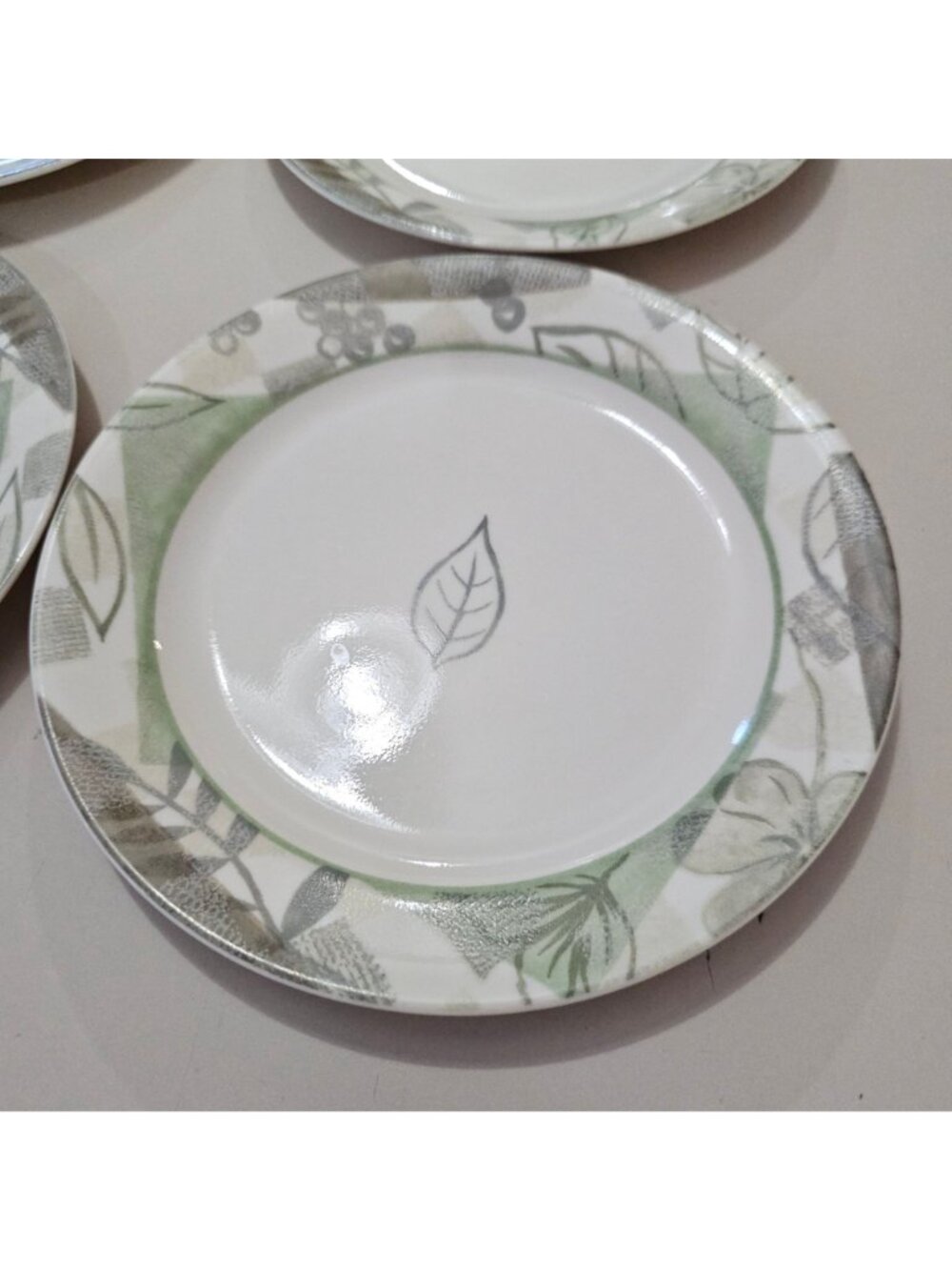 4 Corelle Textured Leaves Salad Dessert Plates 7" casual dining green gray leave - Picture 6 of 6